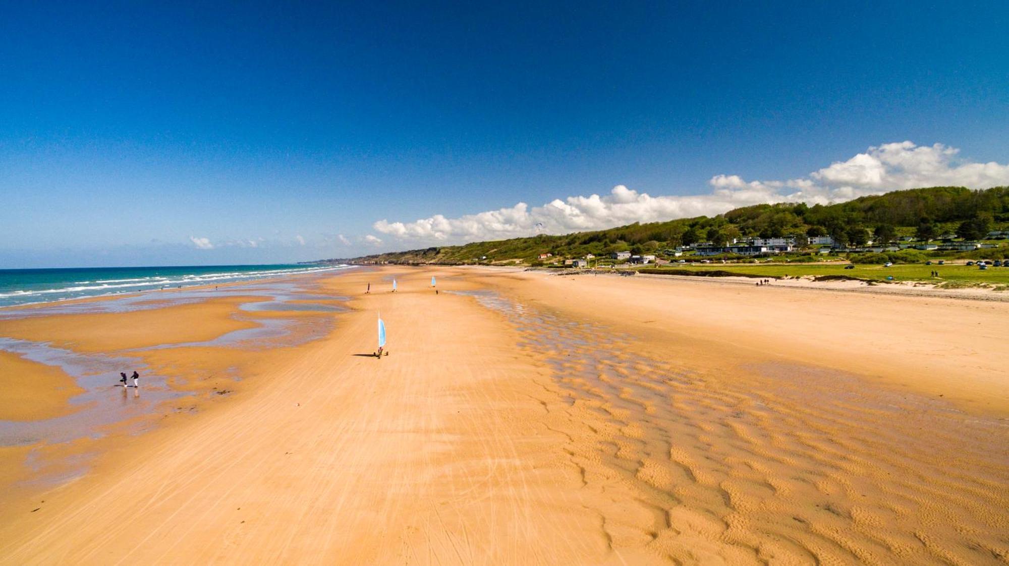 Maison De Campagne Lumineuse Spacieuse Dans Impasse Au Calme A Proximite D'Un Chateau Deux Verandas Grand Jardin Cabane Pour Velos, Pres Port En Bessin Et Bayeux, Proche Plages Du Debarquement Commes المظهر الخارجي الصورة