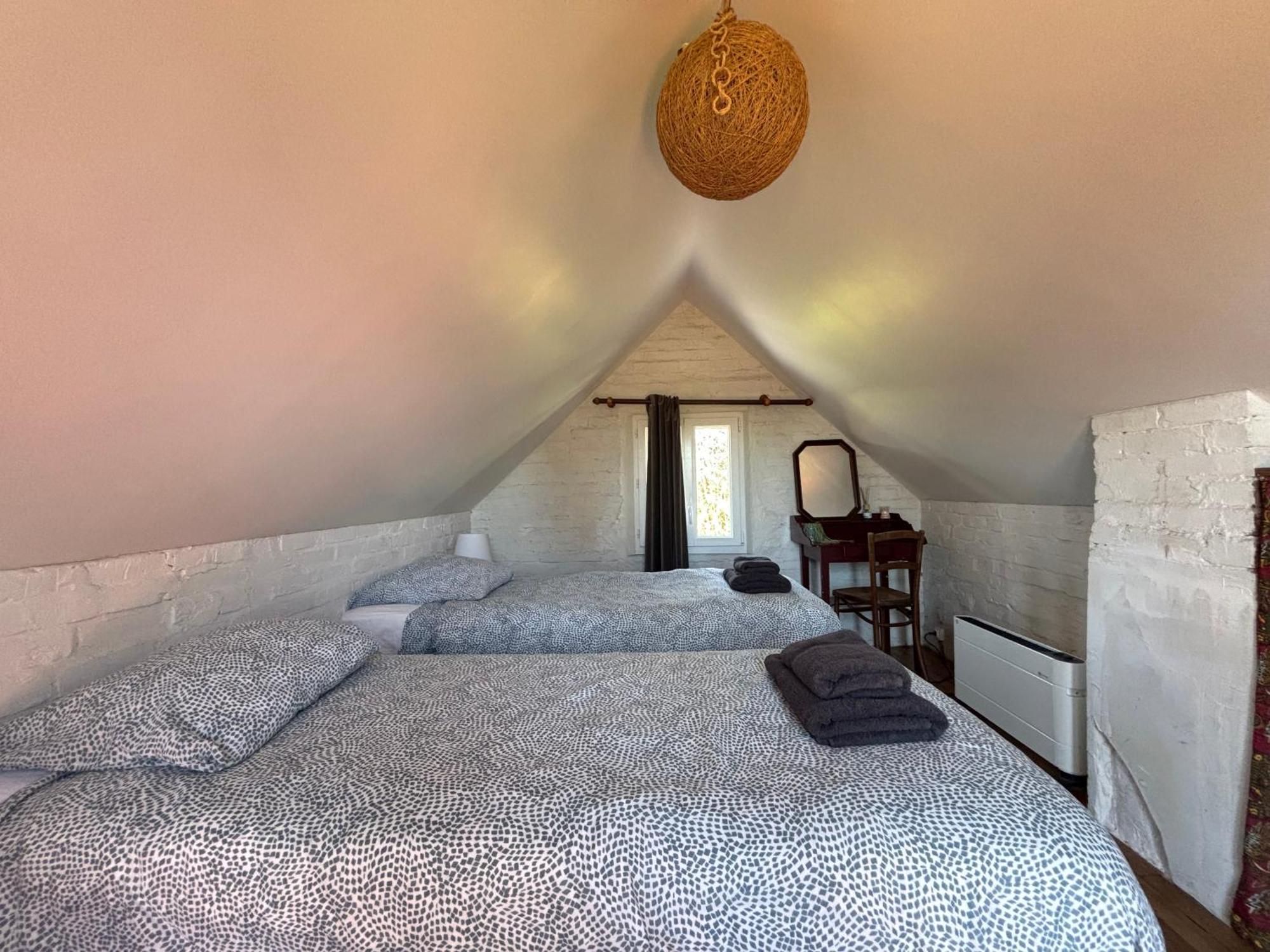 Maison De Campagne Lumineuse Spacieuse Dans Impasse Au Calme A Proximite D'Un Chateau Deux Verandas Grand Jardin Cabane Pour Velos, Pres Port En Bessin Et Bayeux, Proche Plages Du Debarquement Commes المظهر الخارجي الصورة