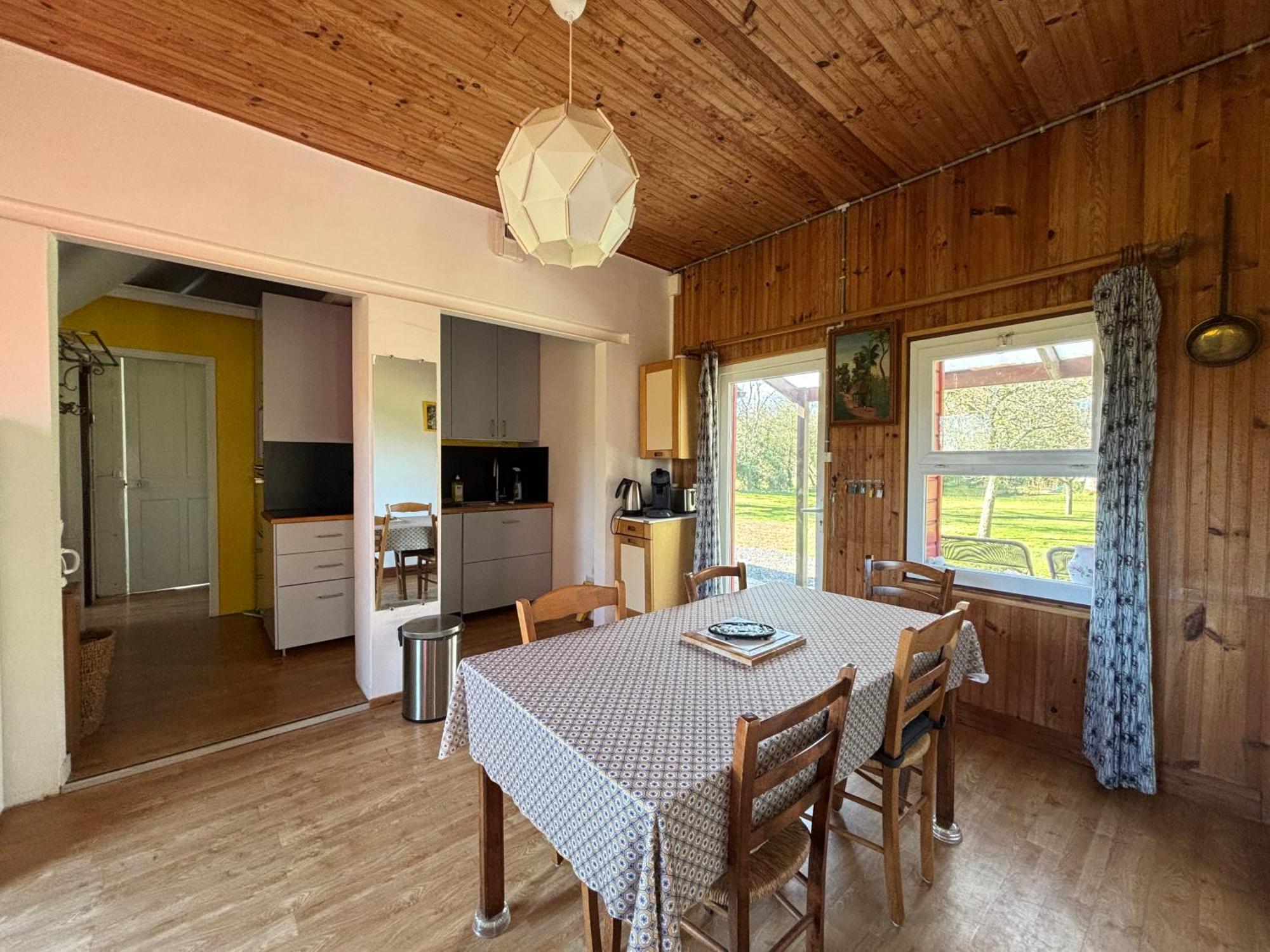 Maison De Campagne Lumineuse Spacieuse Dans Impasse Au Calme A Proximite D'Un Chateau Deux Verandas Grand Jardin Cabane Pour Velos, Pres Port En Bessin Et Bayeux, Proche Plages Du Debarquement Commes المظهر الخارجي الصورة