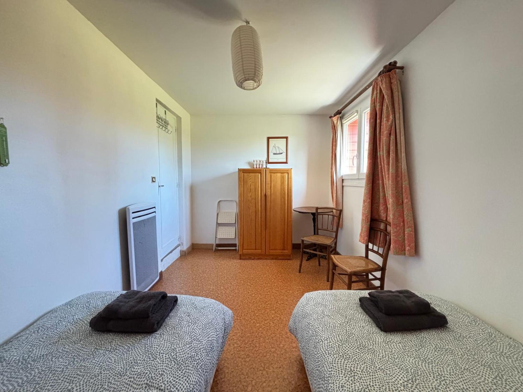 Maison De Campagne Lumineuse Spacieuse Dans Impasse Au Calme A Proximite D'Un Chateau Deux Verandas Grand Jardin Cabane Pour Velos, Pres Port En Bessin Et Bayeux, Proche Plages Du Debarquement Commes المظهر الخارجي الصورة